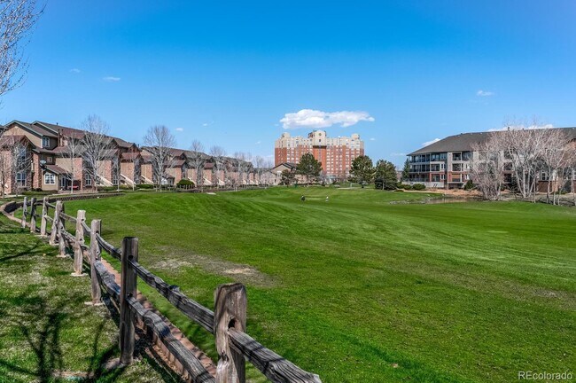 Building Photo - Beautiful Condo in Steeplchase!