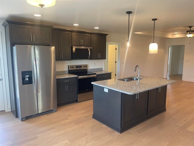 Building Photo - 717 Sheldrake Ln