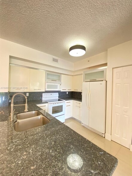 Building Photo - 2440 E Preserve Way