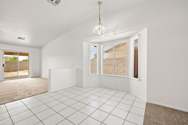 Building Photo - Nice Rita Ranch Home - Vail School District