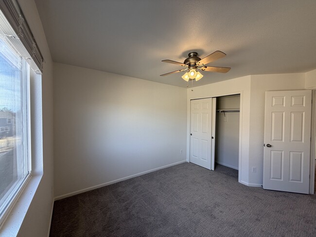 Guest room 1 with closet - 8690 Ethan Aly