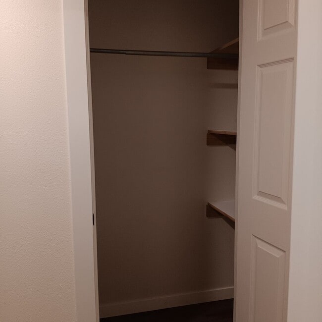 Building Photo - Outstanding Keizer Duplex is Ready For You!