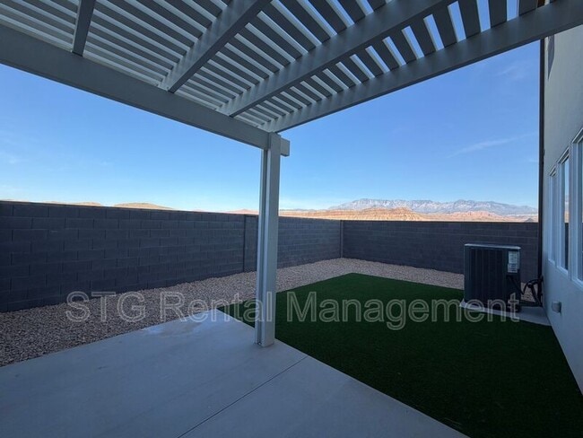 Building Photo - 1010 S 4380 W