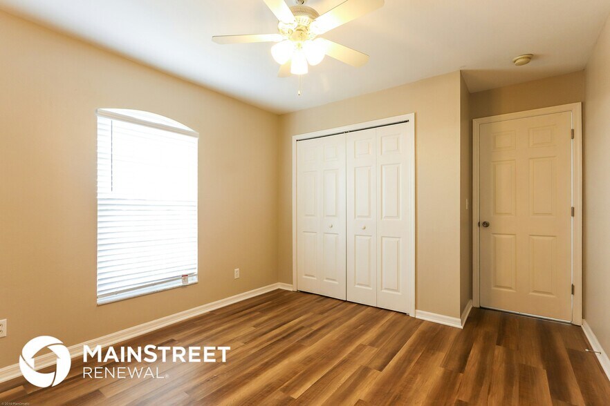 Building Photo - 2211 NE 5th Ave