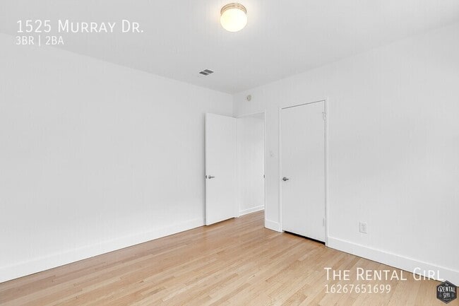 Building Photo - 1525 Murray Dr