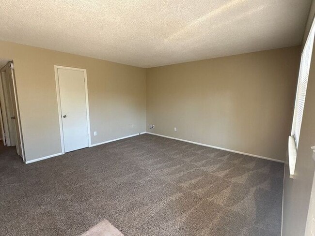 Building Photo - Cozy 2BR First-Floor Unit in Colorado Spri...