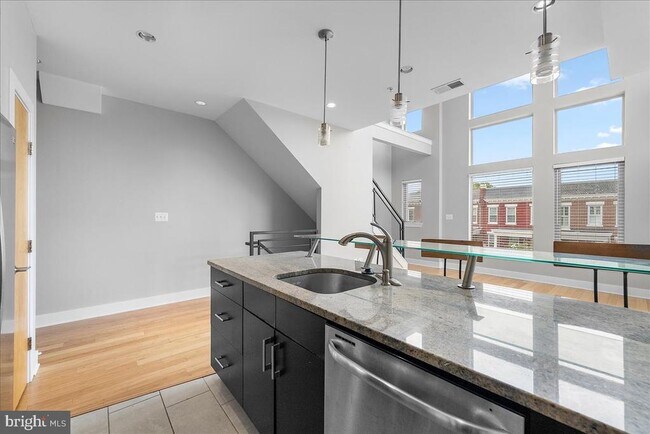 Building Photo - 471 Luray Pl NW