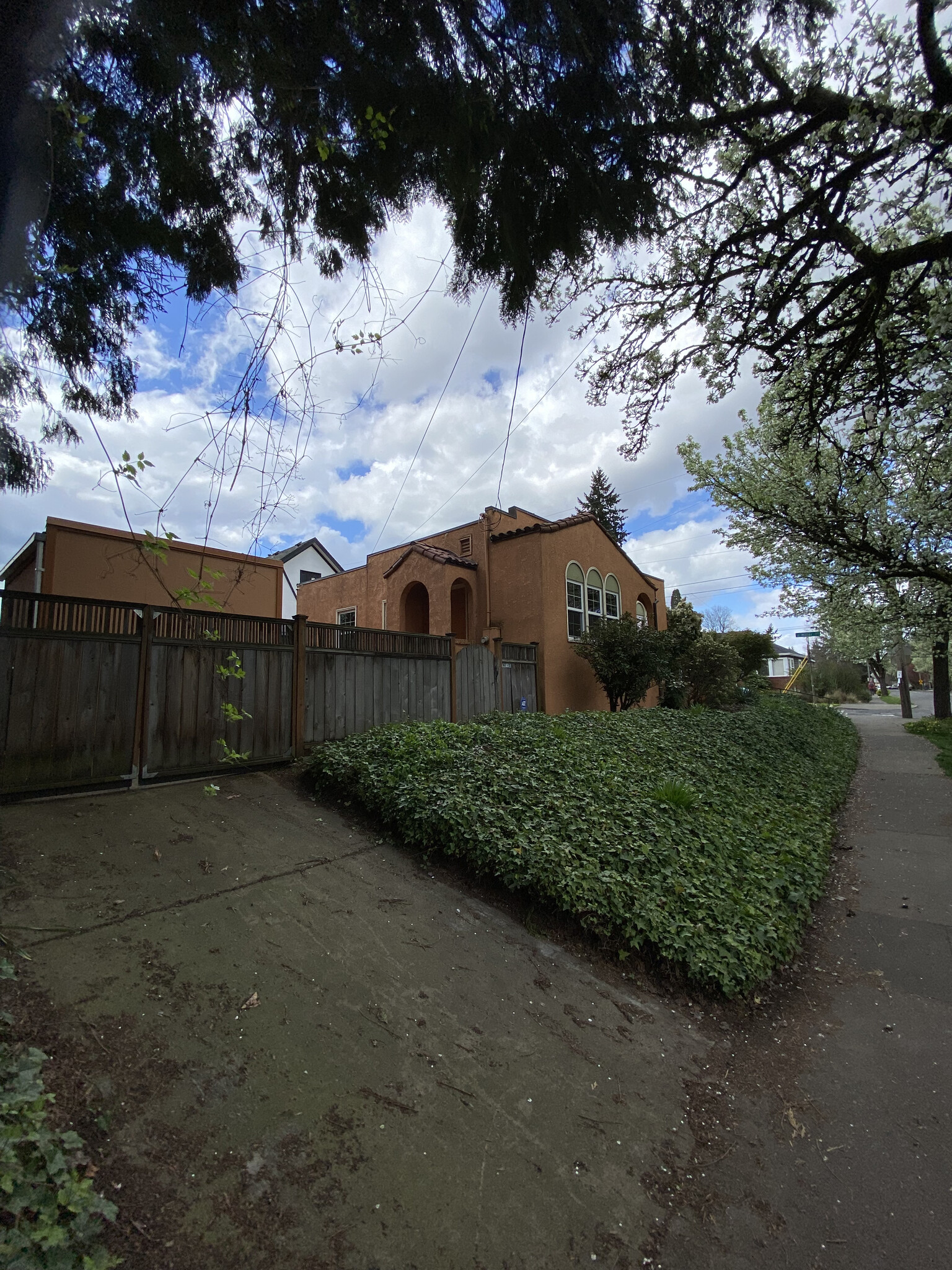 Building Photo - 7955 SE Milwaukie Ave