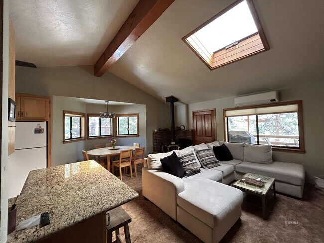 Building Photo - Solar 3 Bd/ 2 Ba. Single-Family Home Rental