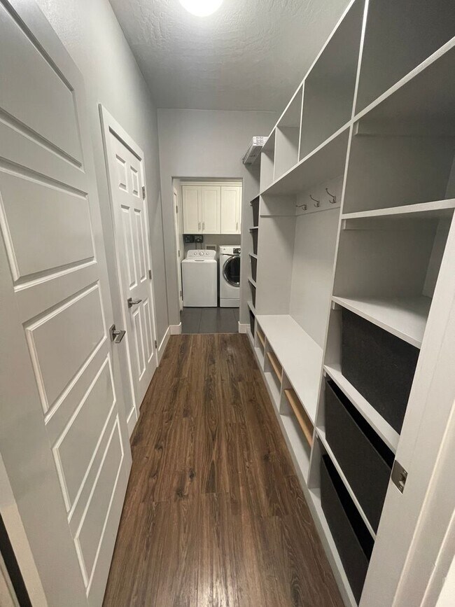 Building Photo - Richland House For Lease