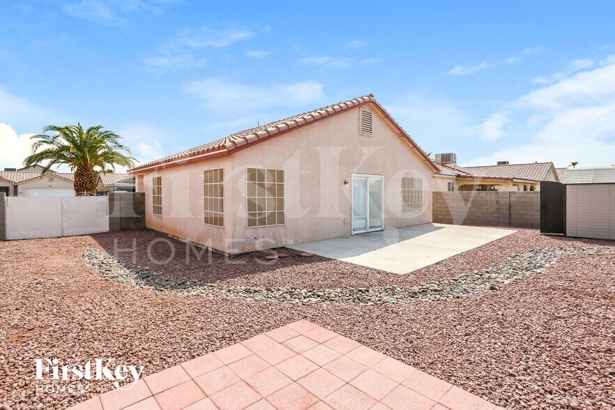 Building Photo - 5508 Crinoline Ave