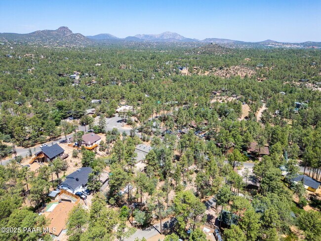 Building Photo - 847 Clubhouse Dr