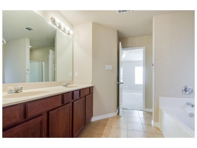 Building Photo - 9117 Nathan Dr