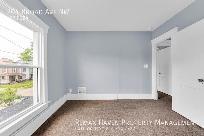 Building Photo - 204 Broad Ave NW