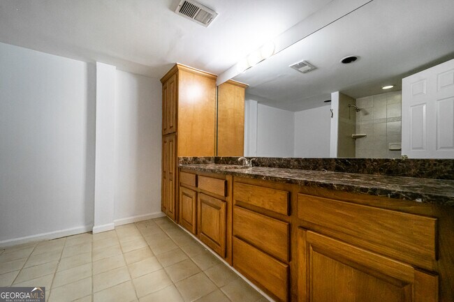 Building Photo - 3926 Clubland Dr