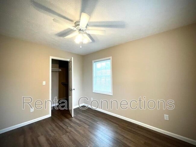 Building Photo - 810 S Bentley St