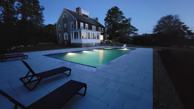 Building Photo - 122 Gansett Rd