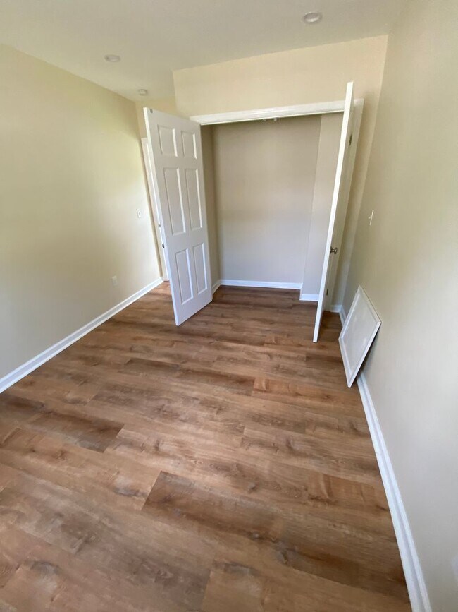 Building Photo - 1175 Willow St