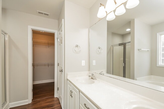 Building Photo - 508 Lakeview Ave