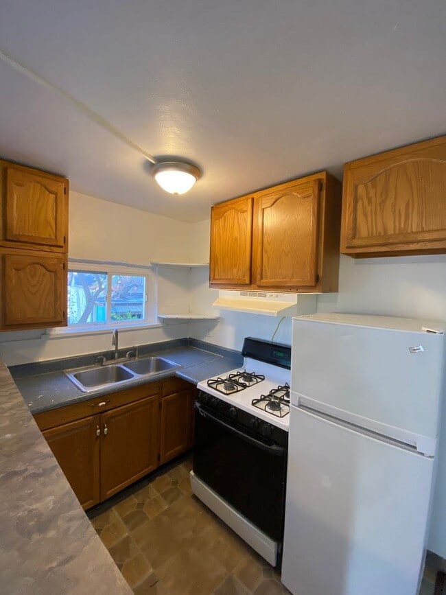 Building Photo - Available APRIL 2026 - Spacious 3 Bedroom Apartment in the Heart of Mt Oliver!