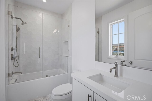 Building Photo - 858 Fiske St