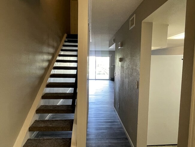 Building Photo - TOWNHOME - VILLAGE OF OAK CREEK - RED ROCK...