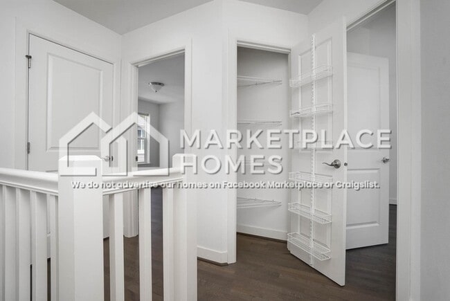 Building Photo - 23942 SE 45th Pl