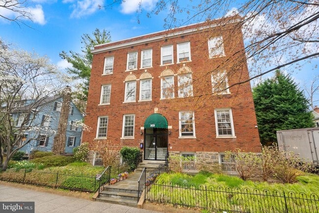 Building Photo - 3039 Macomb St NW