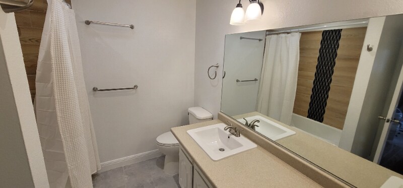 Building Photo - 5709 Avenida Silla