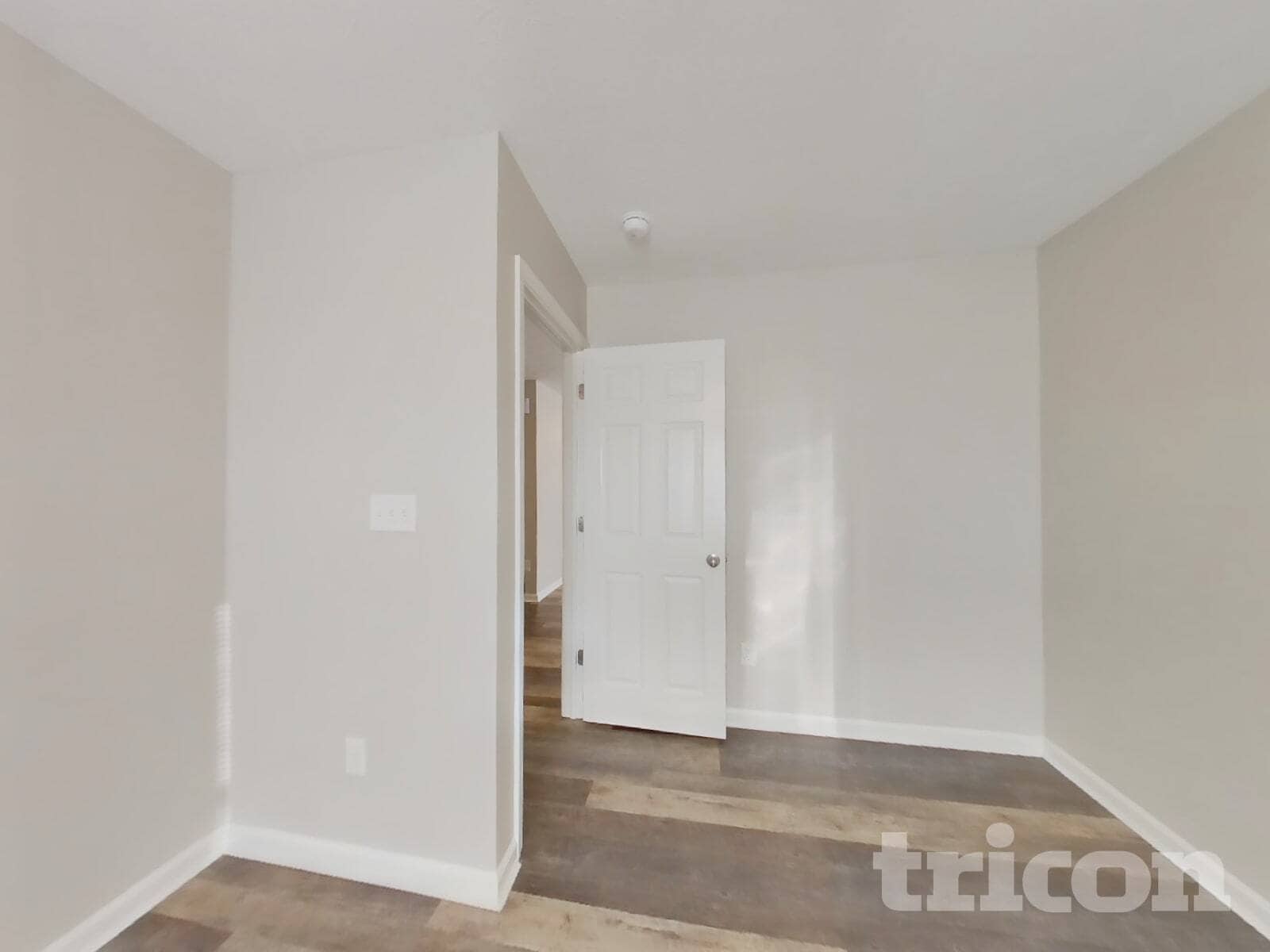 Building Photo - 963 Redwood Dr