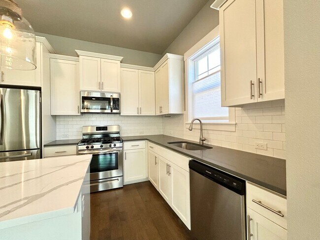 Building Photo - Luxury and Convenience Awaits in this Stunning 3 Bedroom, 2.5 Bathroom House with Abundant Parkin...