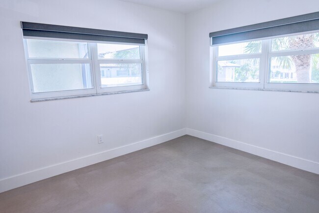 Building Photo - 3605 NE 32nd Ave