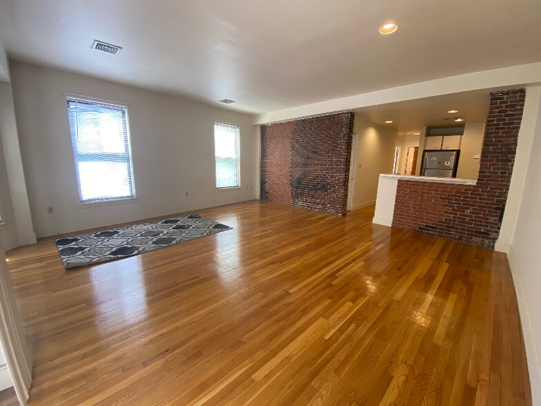 Building Photo - 42 Worcester Sq