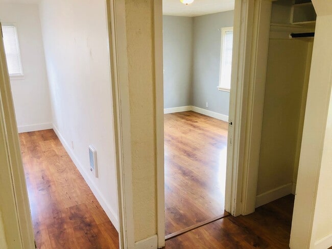 Building Photo - Freshly updated 3-bedroom 1 bath house off of River Rd. MOVE IN SPECIAL!