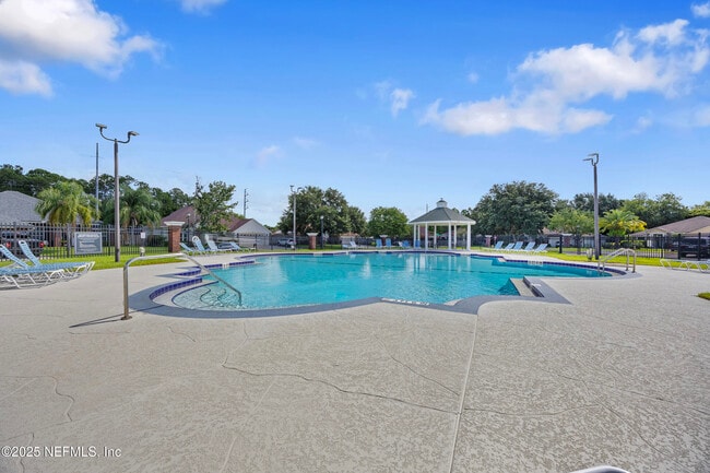 Building Photo - 12196 Lake Fern Dr
