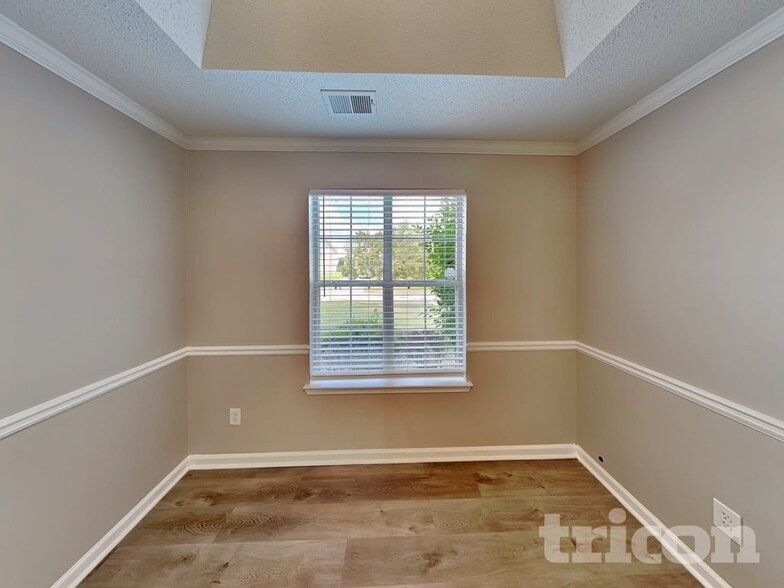Building Photo - 5702 Colonnade Dr