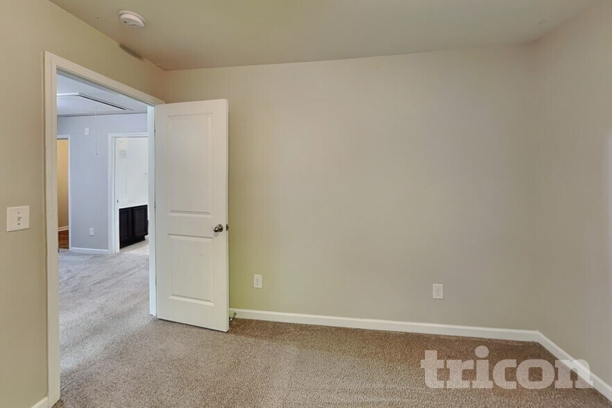 Building Photo - 216 Stillwood Dr
