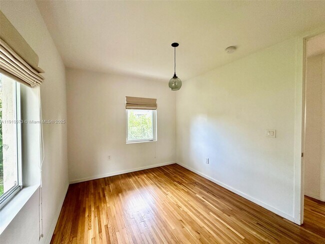 Building Photo - 630 Cardinal St