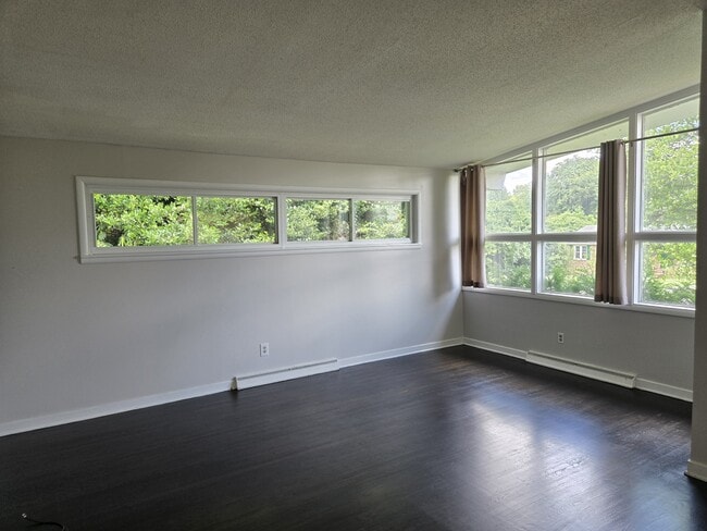 Building Photo - 4048 Dolly Ridge Rd