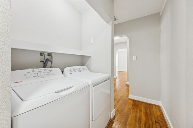 Building Photo - 1810/1812 W. Alabama St Apartments