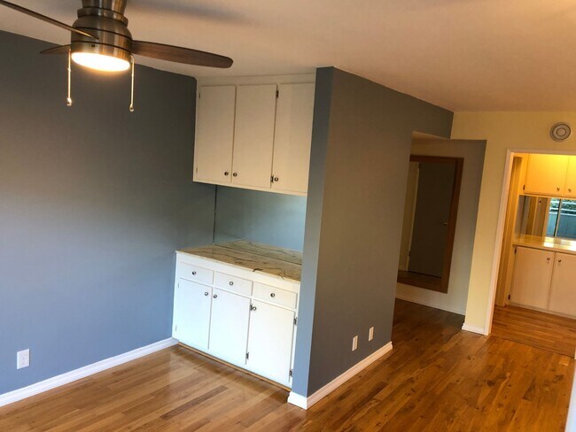 Building Photo - Charming sunny 1 bdrm w/hardwood in Playa Del Rey