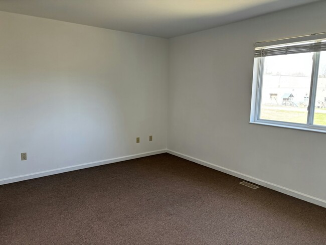 Building Photo - 103 Glen Combe Cir