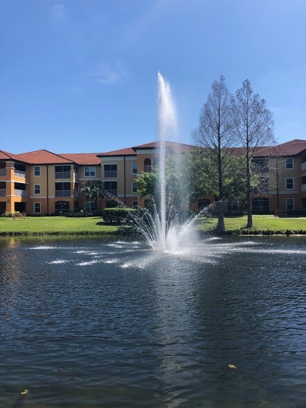 Building Photo - 5475 Vineland Rd