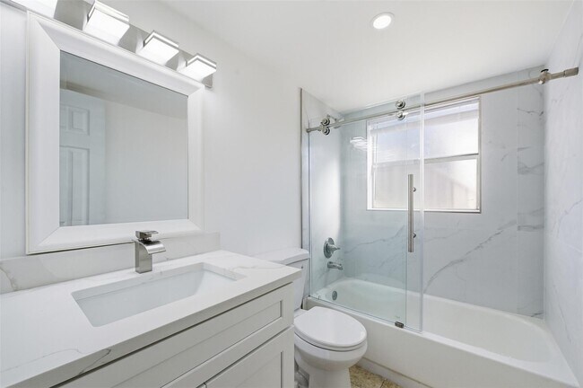 Building Photo - 3228 Coral Ridge Dr