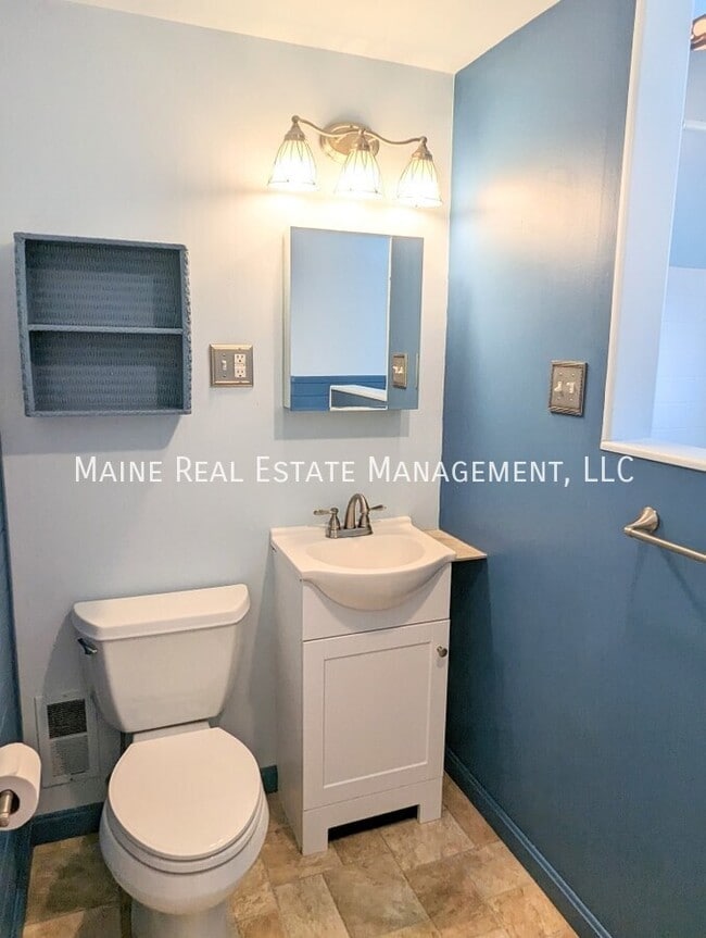 Building Photo - 54 Penobscot St