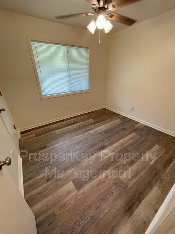 Building Photo - 5360 Spencer Ln