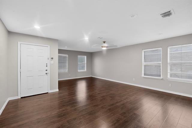 Building Photo - 2216 Chestnut Dr