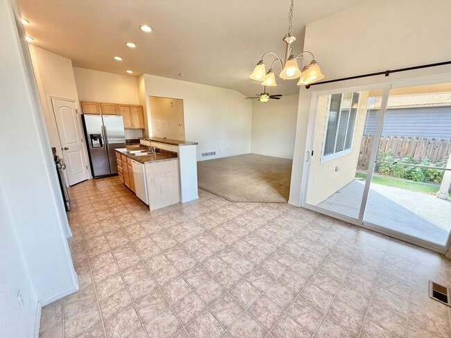 Building Photo - 6 Month lease special $100/mo off per month. Priced at $2195 after discount. Beautiful 3 Bed / 2 ...
