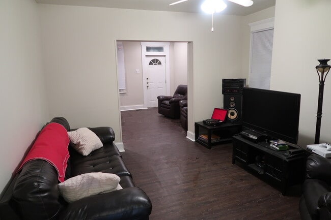 Building Photo - 1515-1517 Summit Street