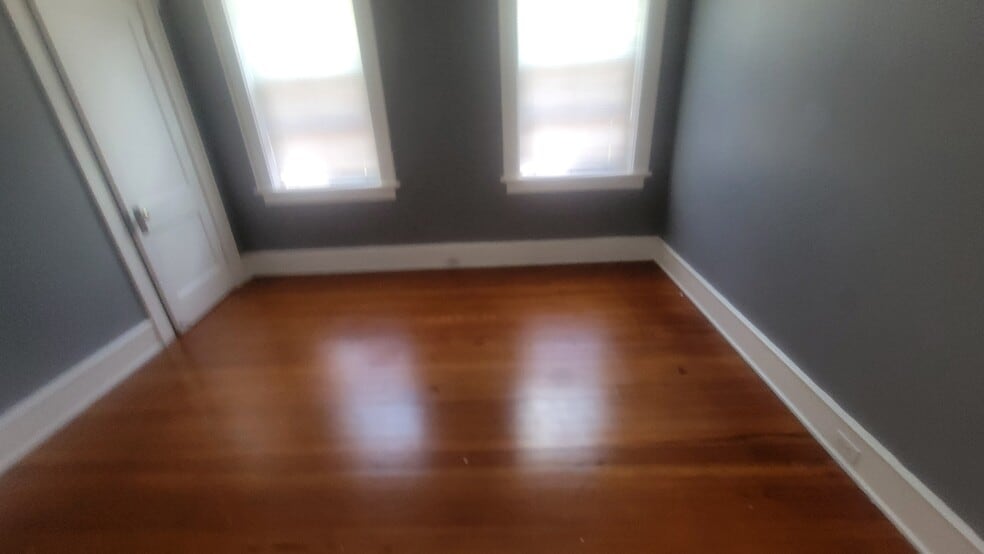 Building Photo - 148 W 6th St